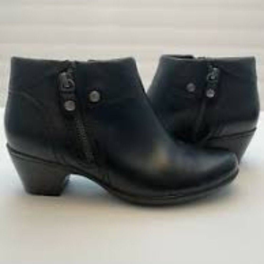 Clarks Bendable black leather ankle boots Sz.9 ﻿ ﻿
